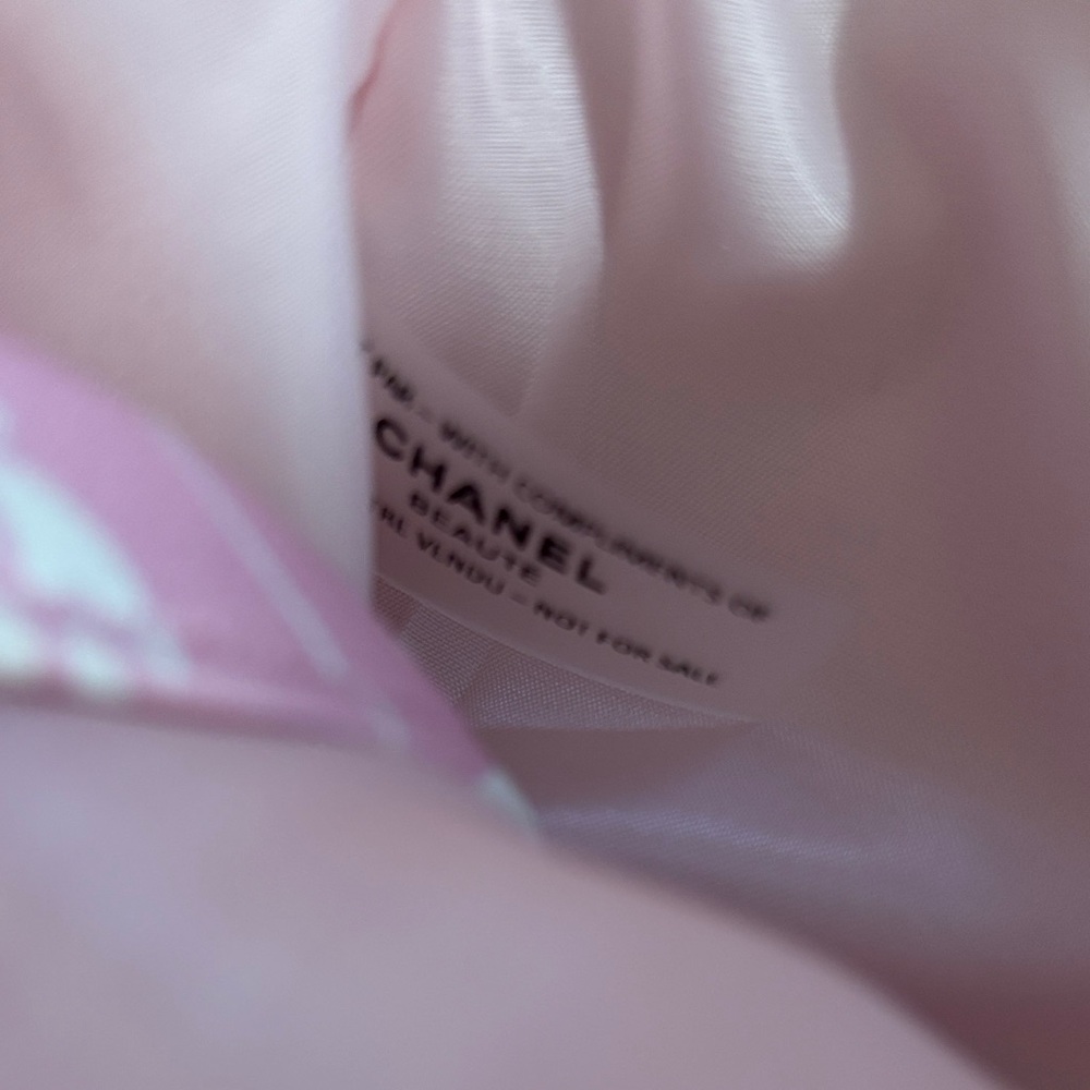 BEAUTE Graphic Pink Tote - Picture 5 of 5